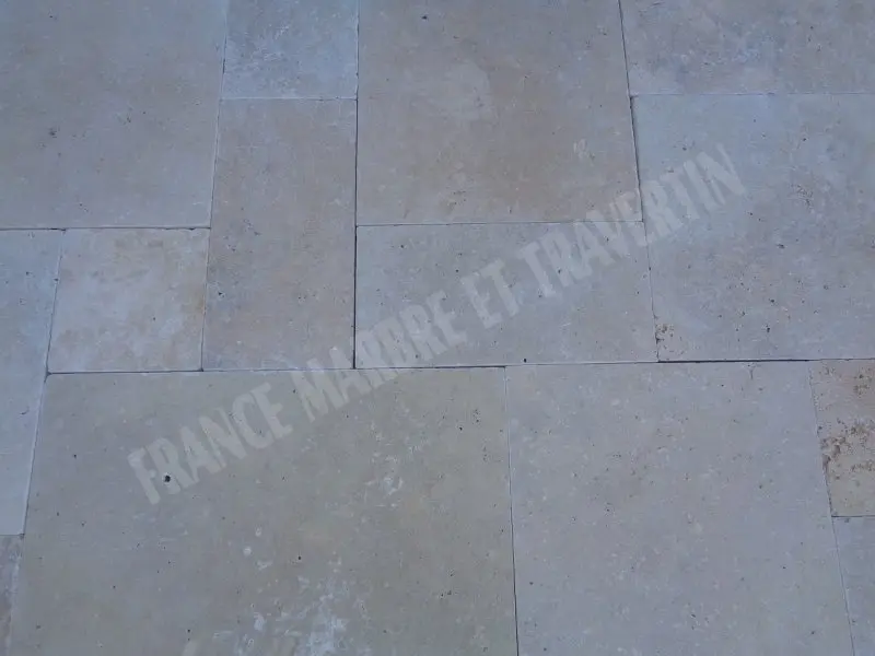 Travertin_Classique_Clair_2_cm_Big_Opus_Romain_Antique_1er_choix_49_C_HT_-_m_-_03.webp