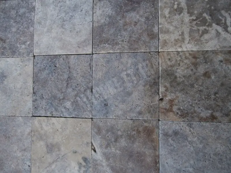 Travertin Gris Silver 20,3x20,3x1,2 cm Antique Rustique 30 € HT - m² - 01.webp
