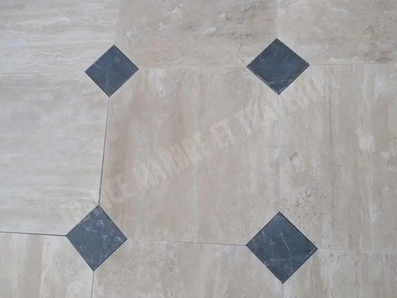 Travertin Classique Veine 40x40 cm - Marbre Noir Cabochon Adoucie 65 € HT - m² - 02.webp