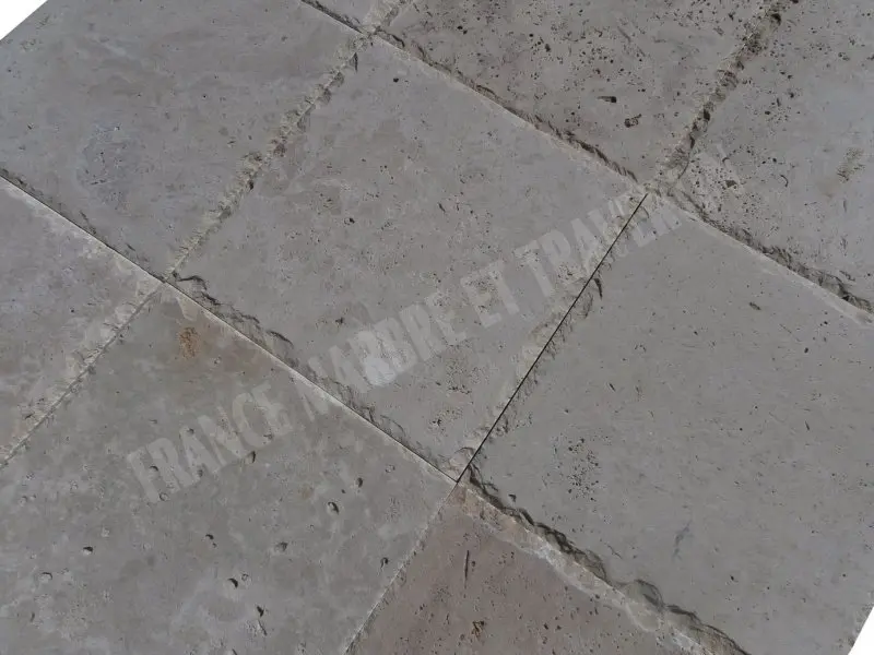 Travertin Classique Clair Brossé 30x30x1,5cm Bords Eclaté 1er choix 45 € HT - m² - 03.webp