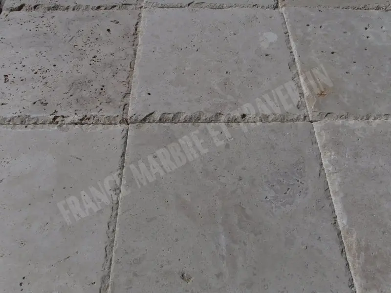 Travertin Classique Clair Brossé 30x30x1,5cm Bords Eclaté 1er choix 45 € HT - m² - 01.webp