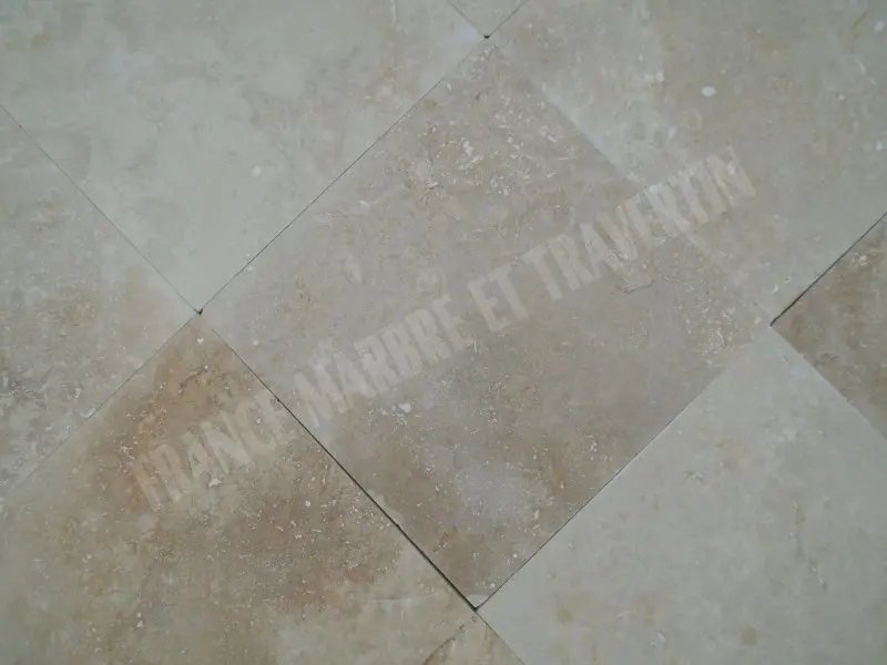 Travertin_Classique_Adoucie_305x305x12_cm_Rustique_26_C_HT_-_m_-_04.webp
