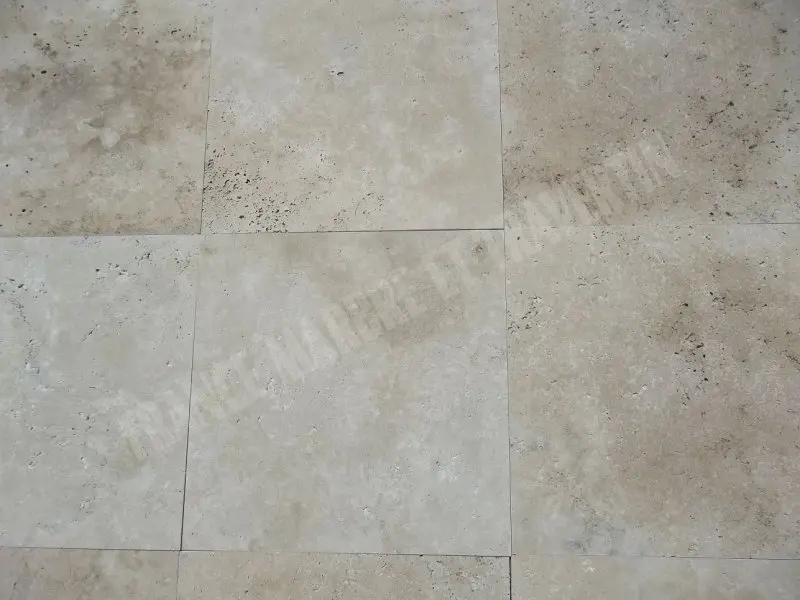 Travertin Classique Clair 40,6x40,6x1,2 cm Brossée 1'er Choix 32 € HT - m² - 02.webp