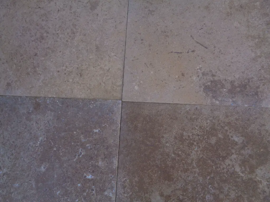 Travertin Noce 61x61x1,5 cm Adouci 1'er Choix 55 € HT - m² - 02.webp