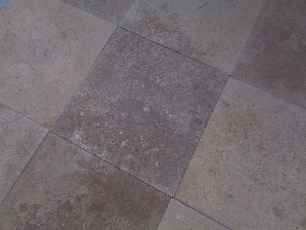 Travertin Noce 61x61x1,5 cm Adouci 1'er Choix 55 € HT - m² - 03.webp