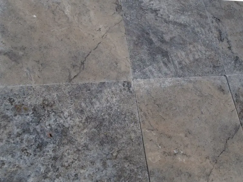 Travertin Gris Silver 61x61x1,5 cm Antique 1'er Choix 55 € HT - m²- 04.webp