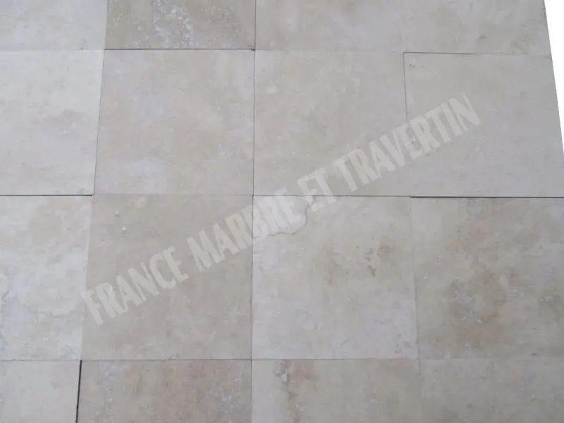 Travertin Classique Clair Adoucie 20x20x1 cm 1'er Choix 30 € HT m² - 01.webp