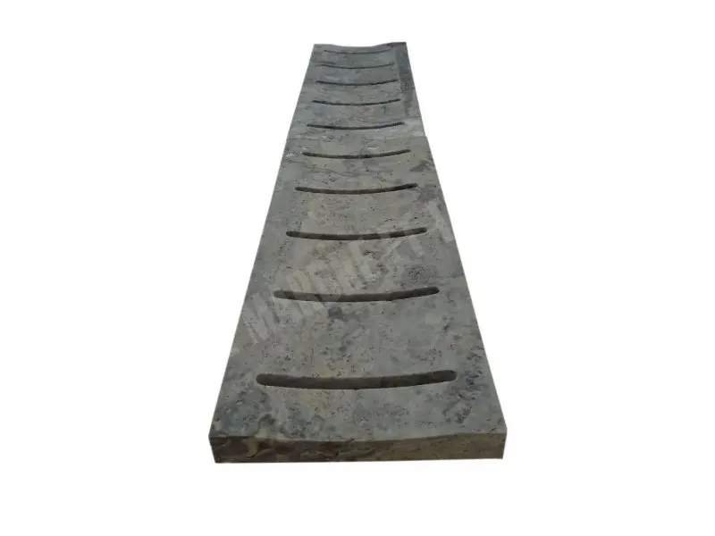 Travertin_Silver_Grille_Caniveaux_19x50x3_cm_Adouci_39_C_HT_-_Pice_-_04.webp