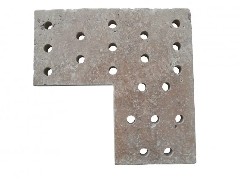 Travertin Classique Grille Angle Antique Perfore 50x50x3 cm 65 € HT - piece - 04.webp