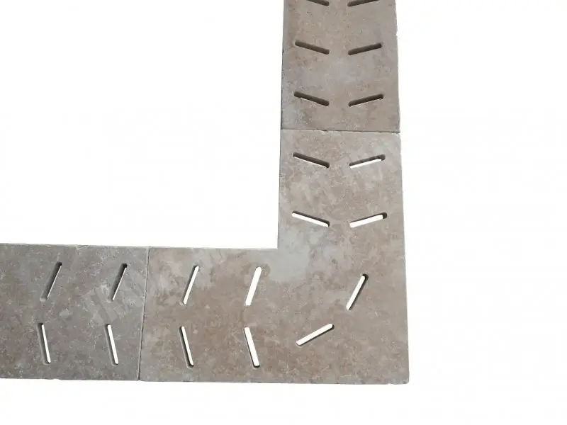 Travertin Classique Grille Angle Antique Fleche 50x50x3 cm 65 € HT - piece - 03.webp