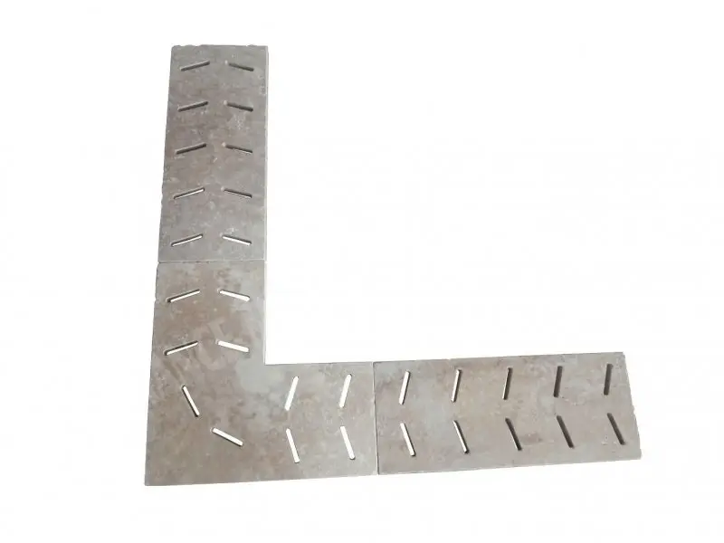 Travertin Classique Grille Angle Antique Fleche 50x50x3 cm 65 € HT - piece - 02.webp