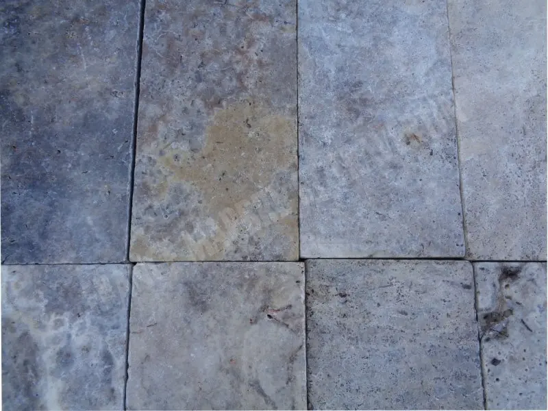 Travertin_Gris_Silver_15x305x3_cm_Antique_Rustique_40_C_HT_-_m-03.webp