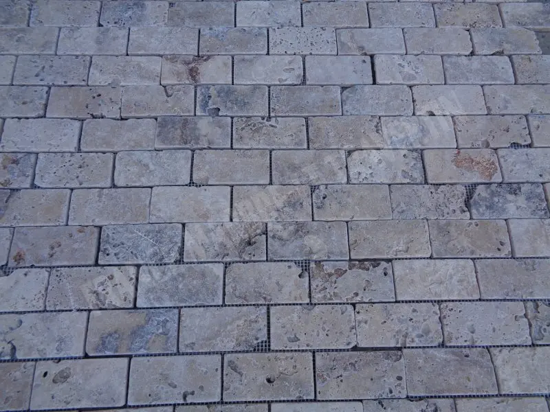 Travertin Philadelphia Mosaique 4,8 x 10 cm Rustique Antique 6 € HT - plaque - 03.webp