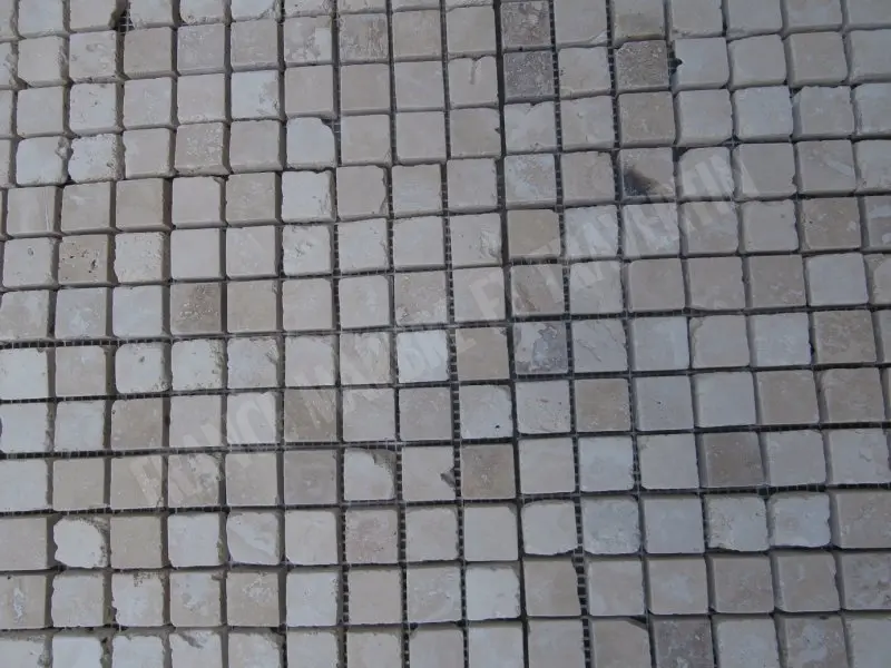 Travertin Classsique Beige 2,3x2,3 cm Mosaique Rebouche Antique Rustique 5 € HT - Plaque - 02.webp