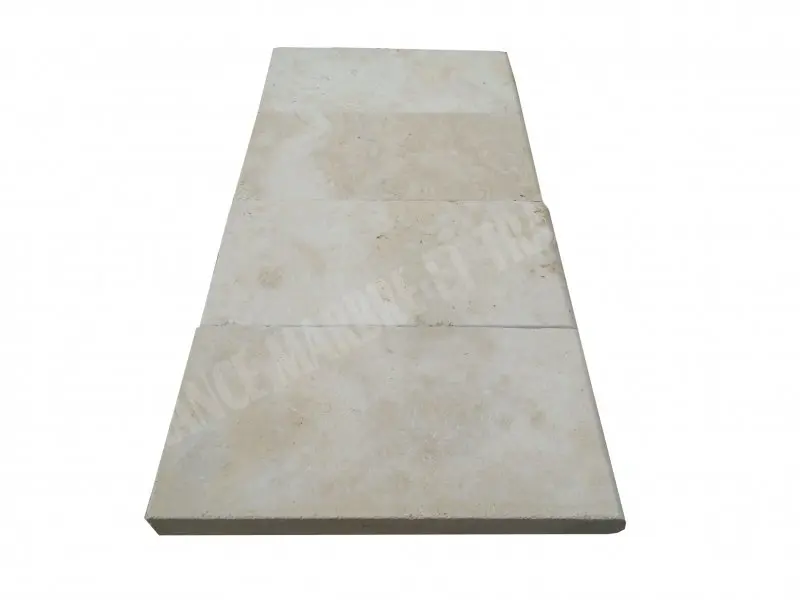 Travertin_Classique_Clair_15x305x3_cm_Margelle_1er_Choix_Arrondi_5_C_HT_-_Pice_-_3.webp