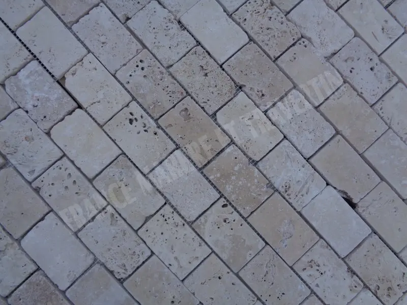 Travertin_Classique_48x75_cm_Mosaique_Rustique_5_C_HT_plaque-01_1.webp
