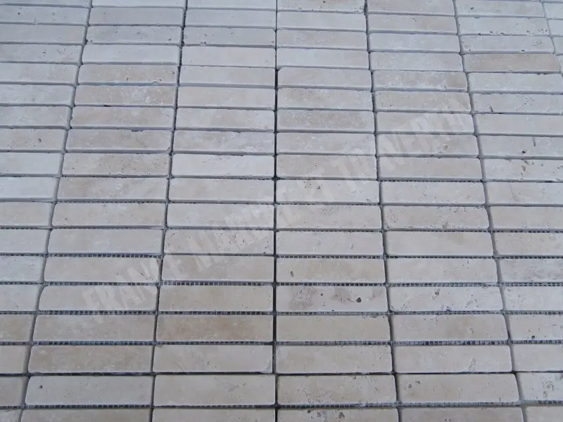 Travertin Classique 2,3 x 10 cm Mosaique 1'er choix Antique 8 € HT - plaque - 03.webp