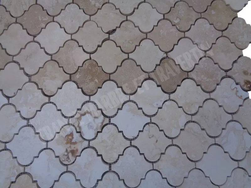 Travertin_Classique_Arabesque_Mosaique_Lanterne_Adouci_15_C_HT_-_Plaque_-03.webp