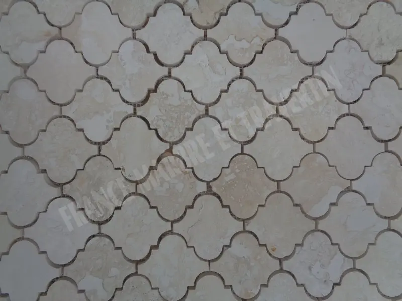 Travertin_Classique_Clair_Arabesque_Mosaique_Lanterne_Adouci_Rustique_12_C_HT_-_plaque_-_04.webp