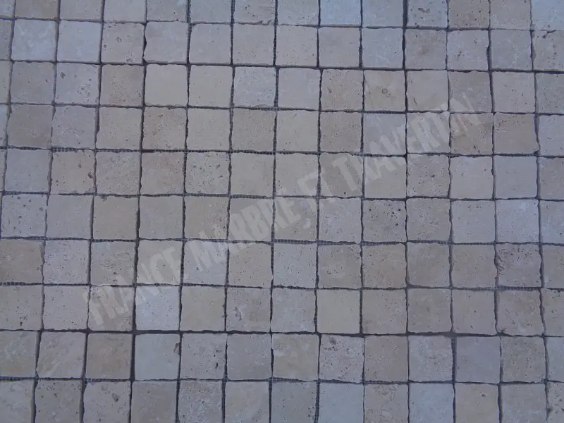 Travertin_Classique_Clair_Mosaique_48x48_cm_bord_irrgulier_1er_Choix_12_C_HT_-_pcs_-_03.webp