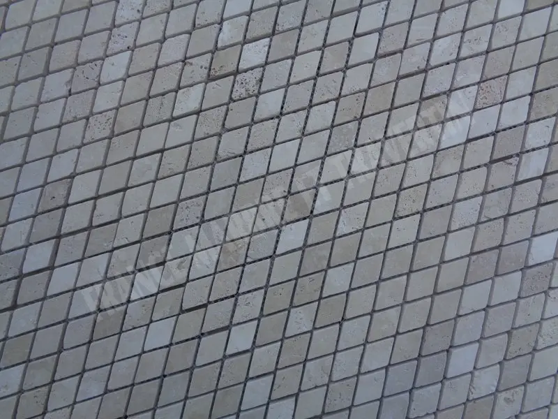 Travertin_Classique_Clair_Petit_Losange_Mosaique_1er_Choix_7_C_HT_-_plaque-01.webp