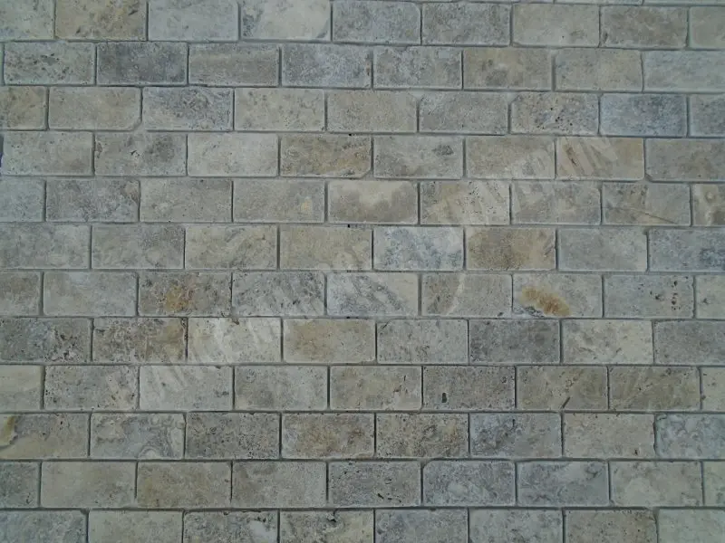 Travertin_Gris_Silver_Mosaique_48x10_cm_Antique_Rustique_7_C_HT_-_plaque_-_03.webp