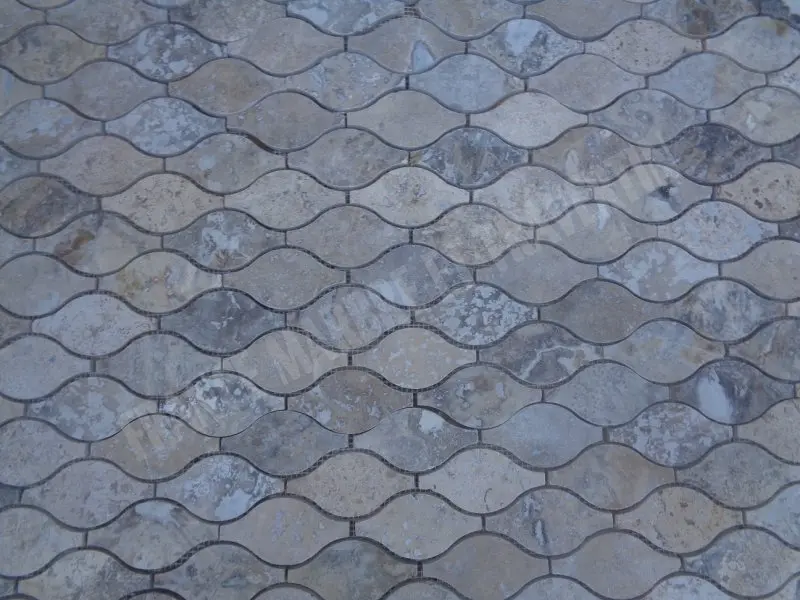 Travertin_Gris_Silver_Arabesque_Mosaique_Citron__Adouci_Rustique_12_C_HT_-_plaque_-_03.webp