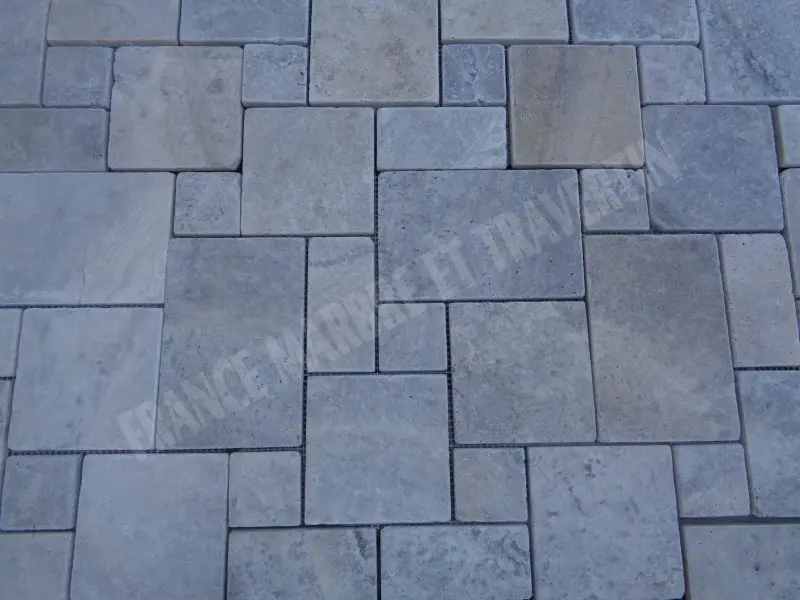 Travertin_Gris_Silver_Mosaique_Big_Opus_Antique_1er_Choix_9_C_HT_-_plaque_-_04.webp