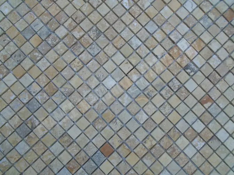Travertin_Jaune_Mosaque_Scabas_2.3x2.3_cm_Adouci_Rustique_7_C_HT_-_Plaque_-_04.webp
