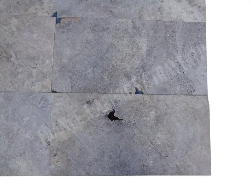 Travertin_Gris_Silver_305x61x12_cm_Commercial_Bross_25_C_HT_-_m_-_04.webp