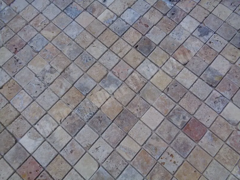Travertin_Scabos_Mosaique___48x48_Rustique_Antique_6_C_HT_-_plaque_-_04.webp