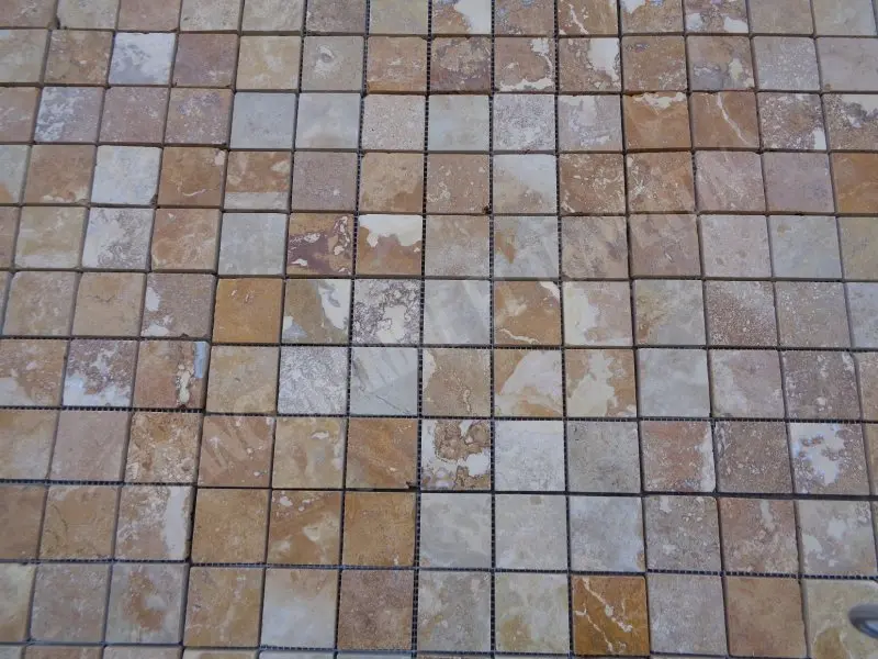 Travertin Jaune Or Mosaique 4,8x4,8 cm Adoucie Rustique 6 € HT - plaque - 03.webp