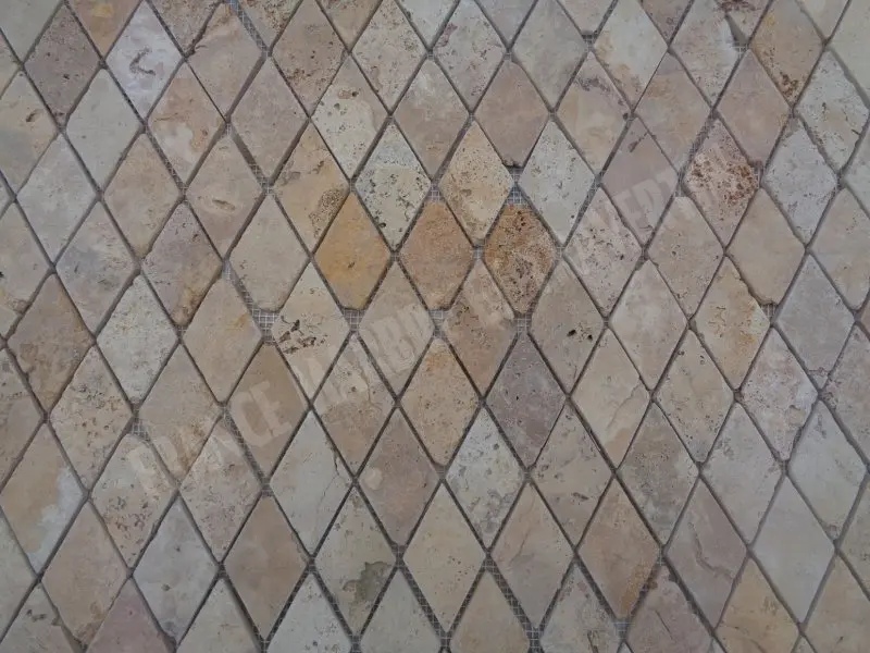 Travertin_Jaune_Mosaique_Model_Losange_Antique_Rustique_5_C_HT_-_plaque-01.webp