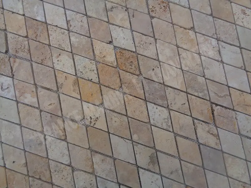 Travertin_Jaune_Mosaique_Model_Losange_Antique_Rustique_5_C_HT_-_plaque-02.webp
