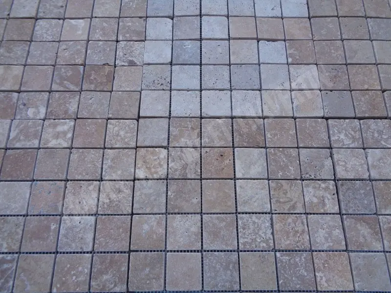 Travertin Walnut Noisette Mosaique 4,8 x 4,8 cm Antique 1'er Choix 7 € HT - plaque - 01.webp