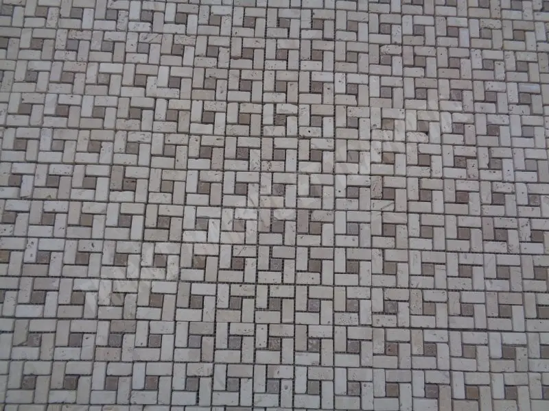 Travertin_Classique_-_Maron_Model_Petit_Target_Mosaique_1er_Choix_24_C_HT_-_plaque-05.webp