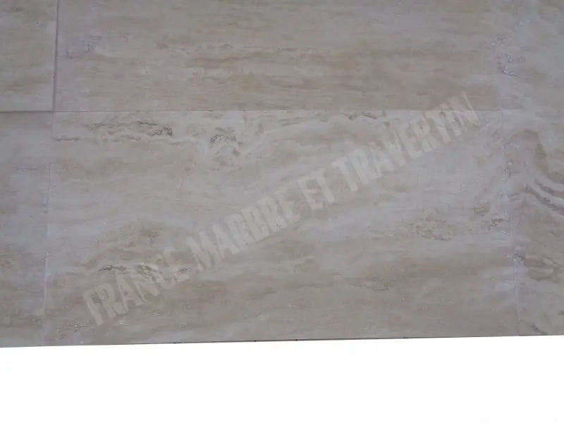 Travertin_Classique_Veine_305x61x12_cm_Poli_1er_Choix_42_C_HT_-_m_-_02.webp