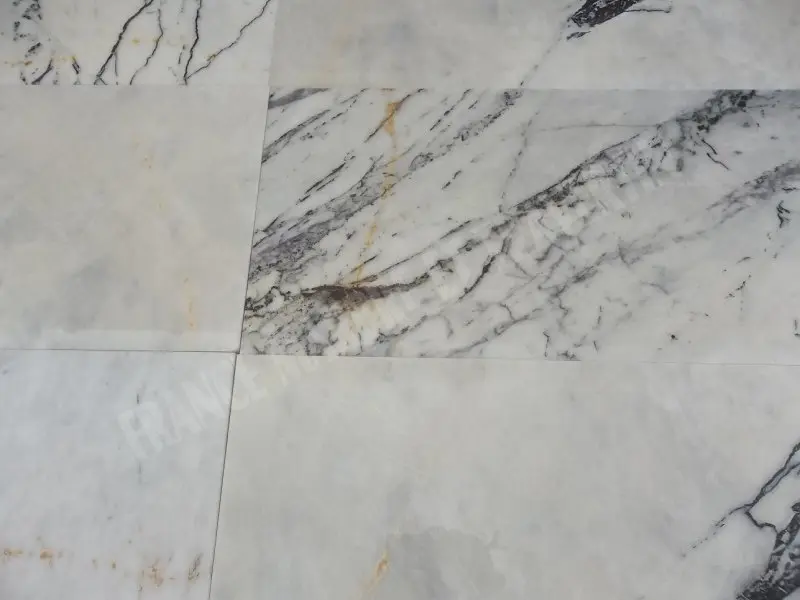 Marbre Newyork 30,5x61x1,2 cm Polie Rustique 35 € HT - m² - 02.webp