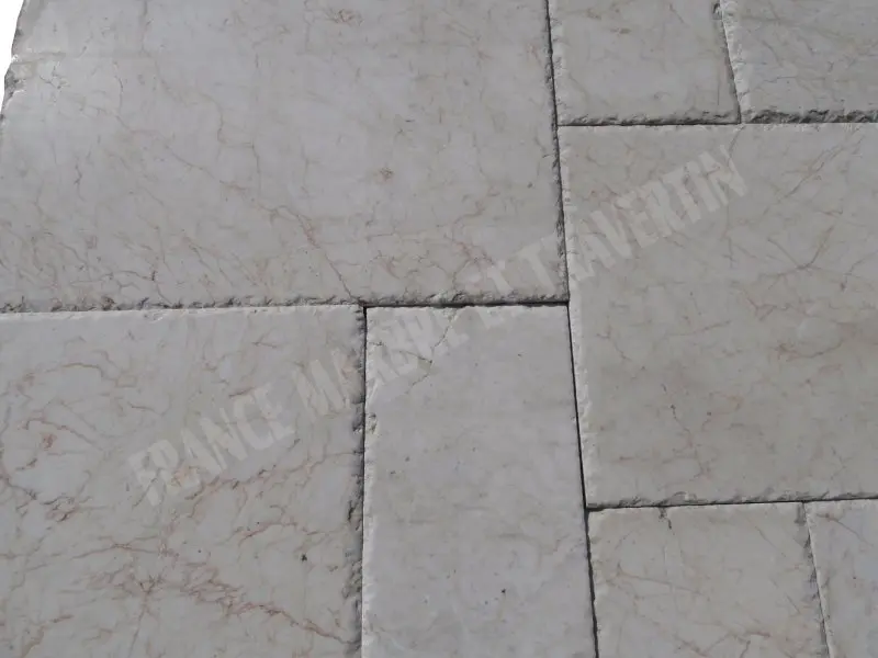 Marbre Beige Marfil Opus Romain Brossée 1'er Choix 30 € HT - m².webp