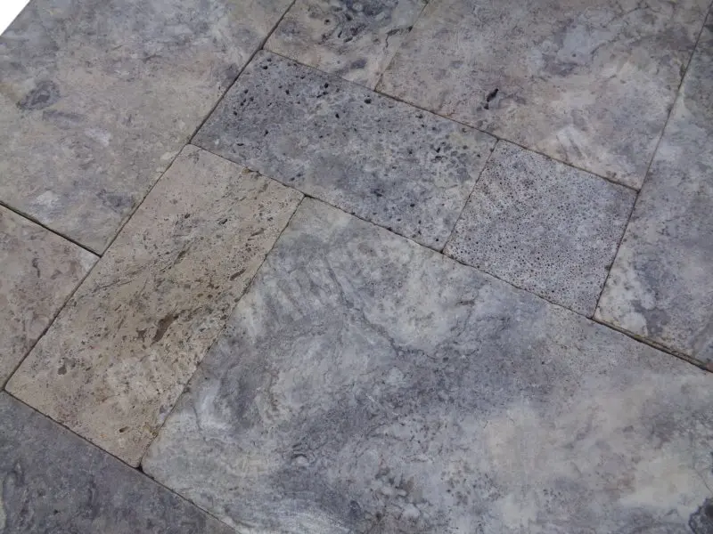 Travertin_Gris_Silver_Rustique_Opus_Romain_Antique_30_C_HT_-_m_-_04.webp