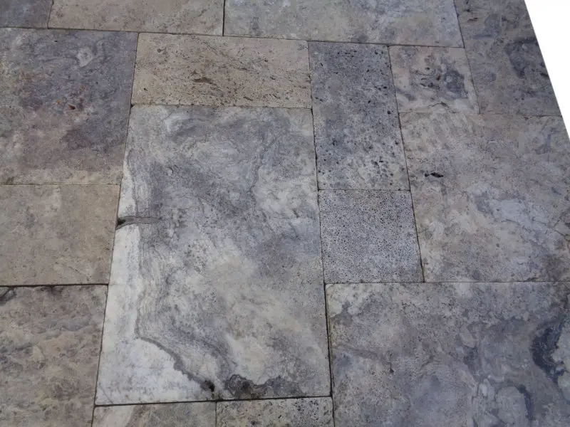 Travertin_Gris_Silver_Rustique_Opus_Romain_Antique_30_C_HT_-_m_-_03.webp