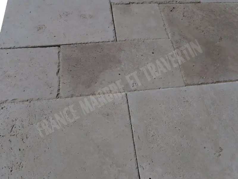 Travertin Classique Clair Big Opus Romain Brossé Bords Eclaté 1er choix  1,5cm 52 € HT - m² - 03.webp