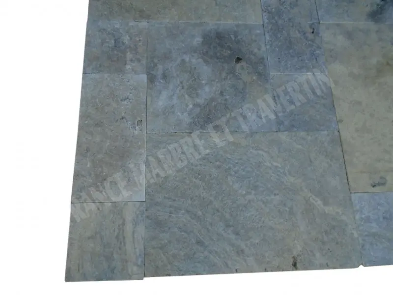 Travertin_Gris_Silver_Big_Opus_Romain_15_cm_Antique_Rustique_45_C_HT_-_m_-_03.webp
