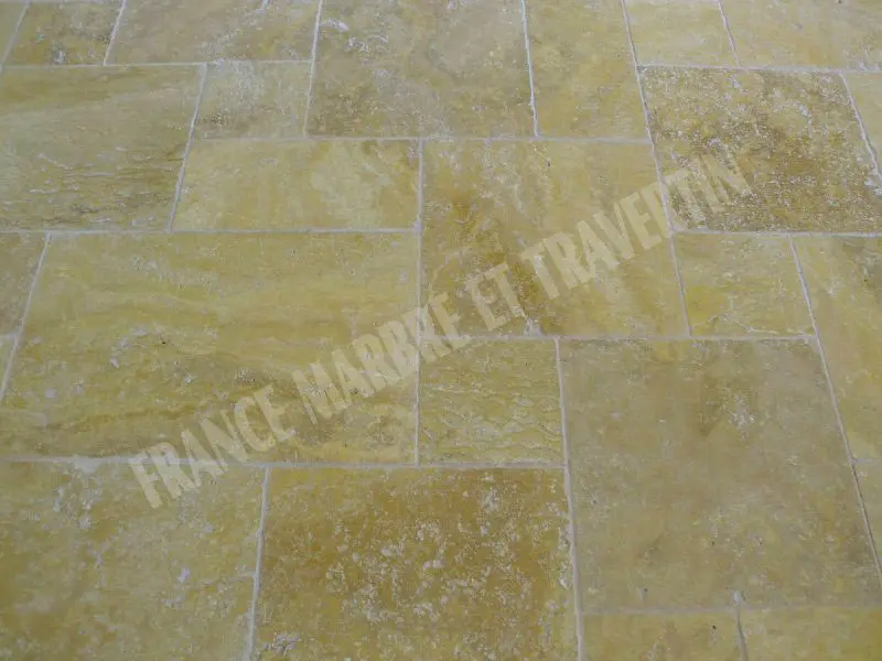 Travertin Jaune Big Opus Romain 15 mm Antique 1'er choix 55 € HT-m².webp