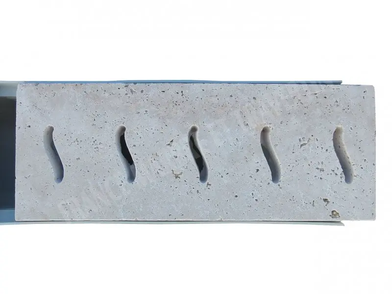 Travertin Beige Grille Serpent +  Plastique Caniveau   